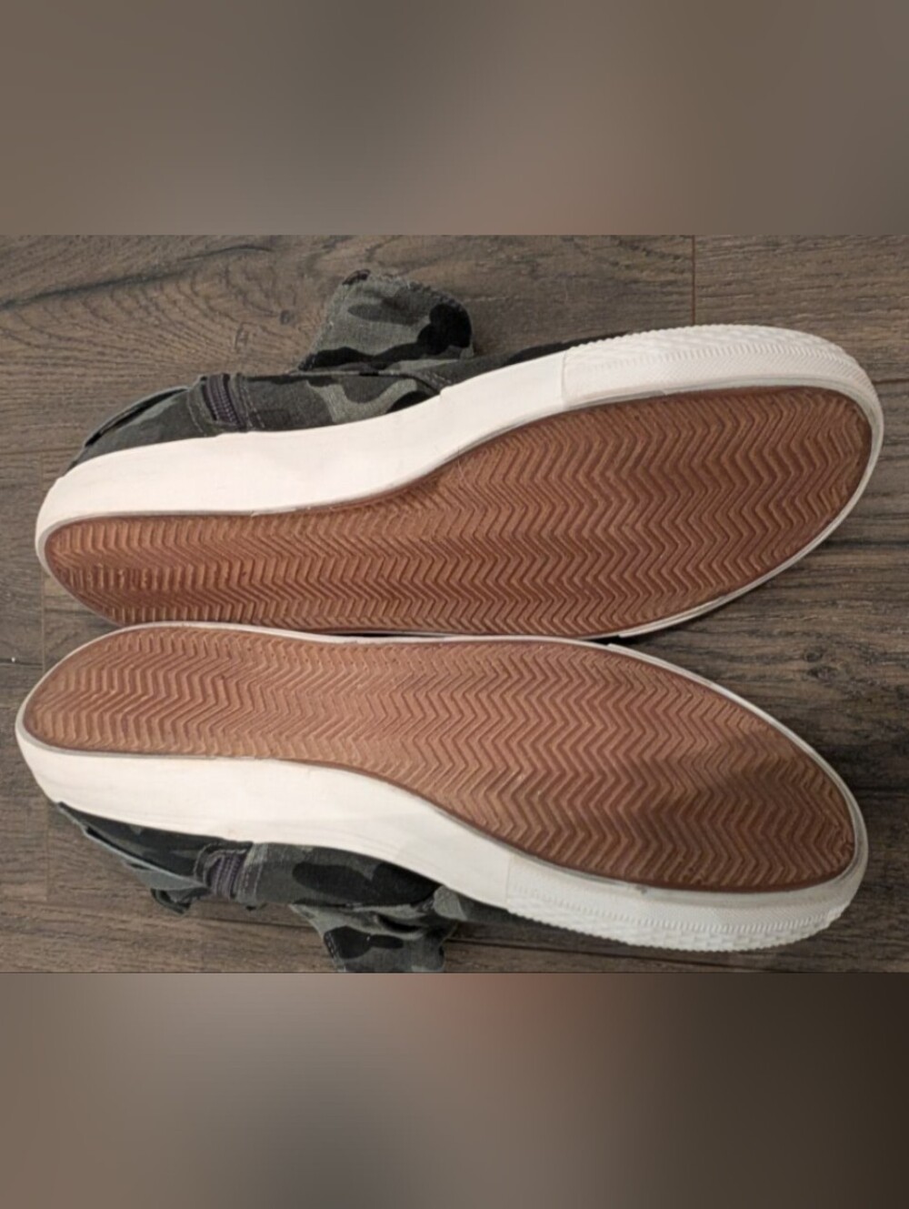3/$12 🎉 Women's Camo Slip-On Sneakers -size 7.5 Black & Gray - Picture 5 of 6